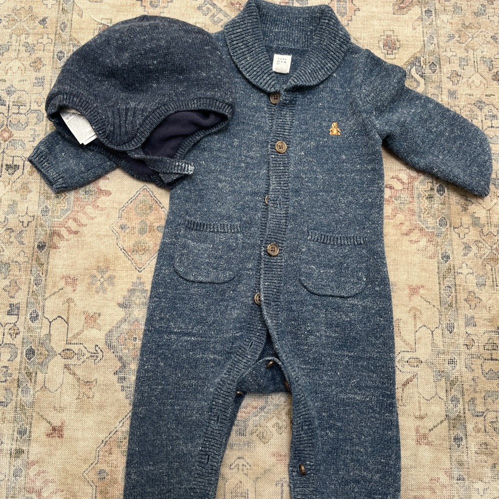 🍀 2/$10 Baby Gap Blue Knit Baby One Piece With beanie